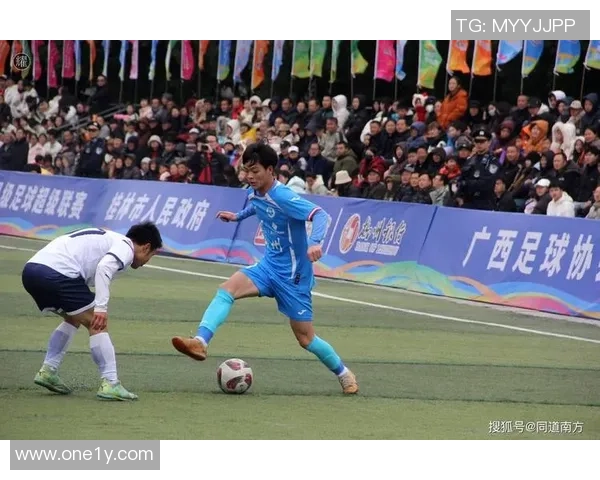 足球竞技赛场的激情与荣耀探秘：从草根到职业的梦想之路